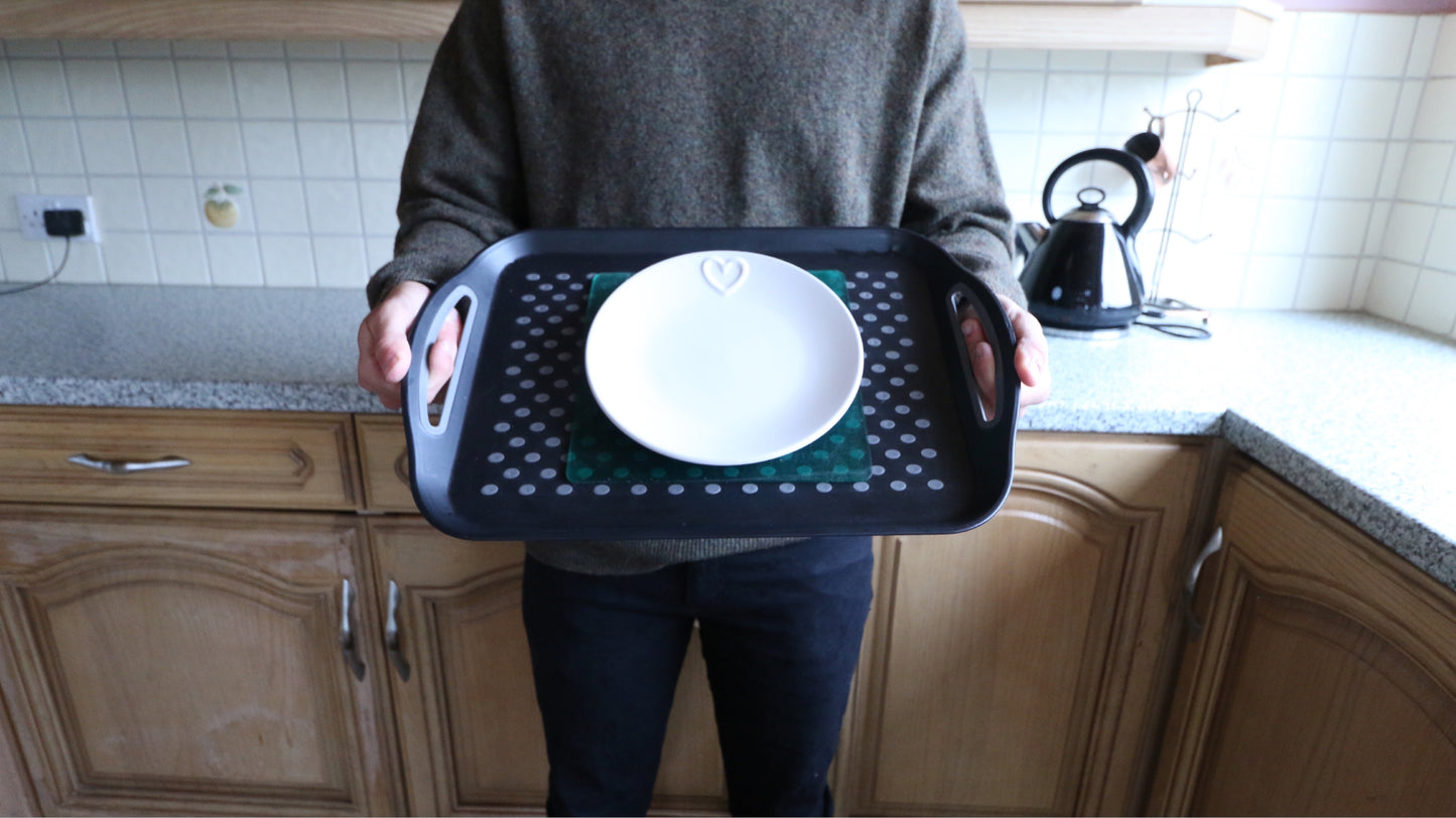 extreme grip on tray with plate on top, no spill